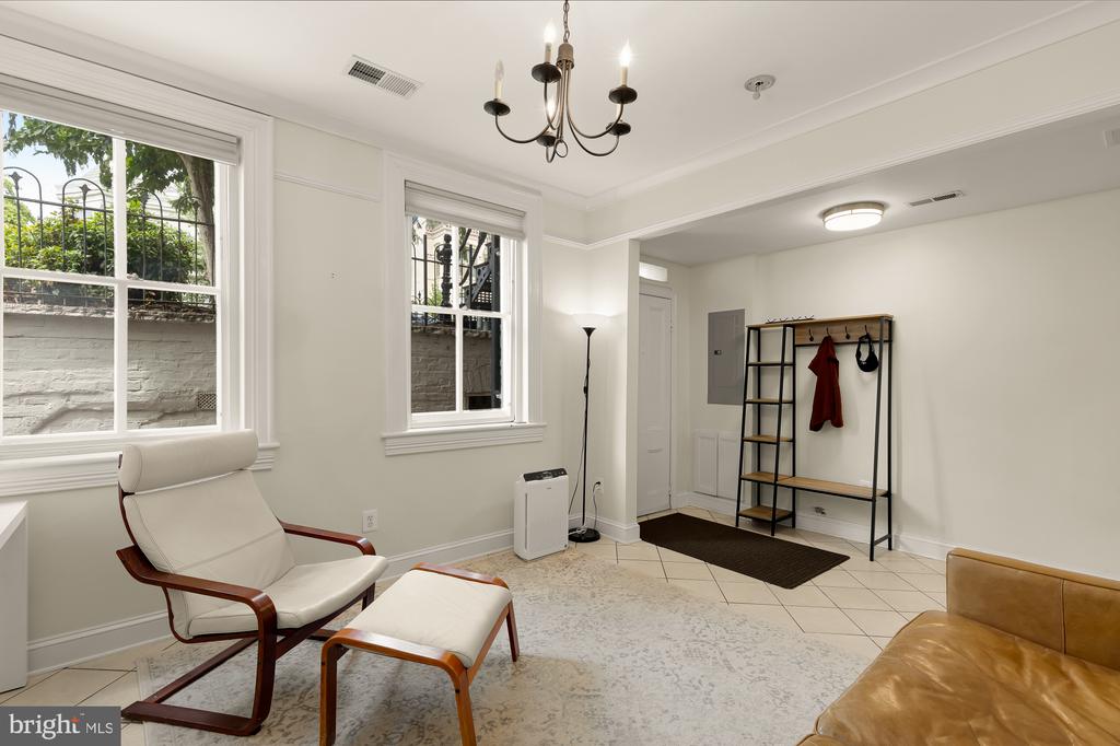 326 2ND STREET SE