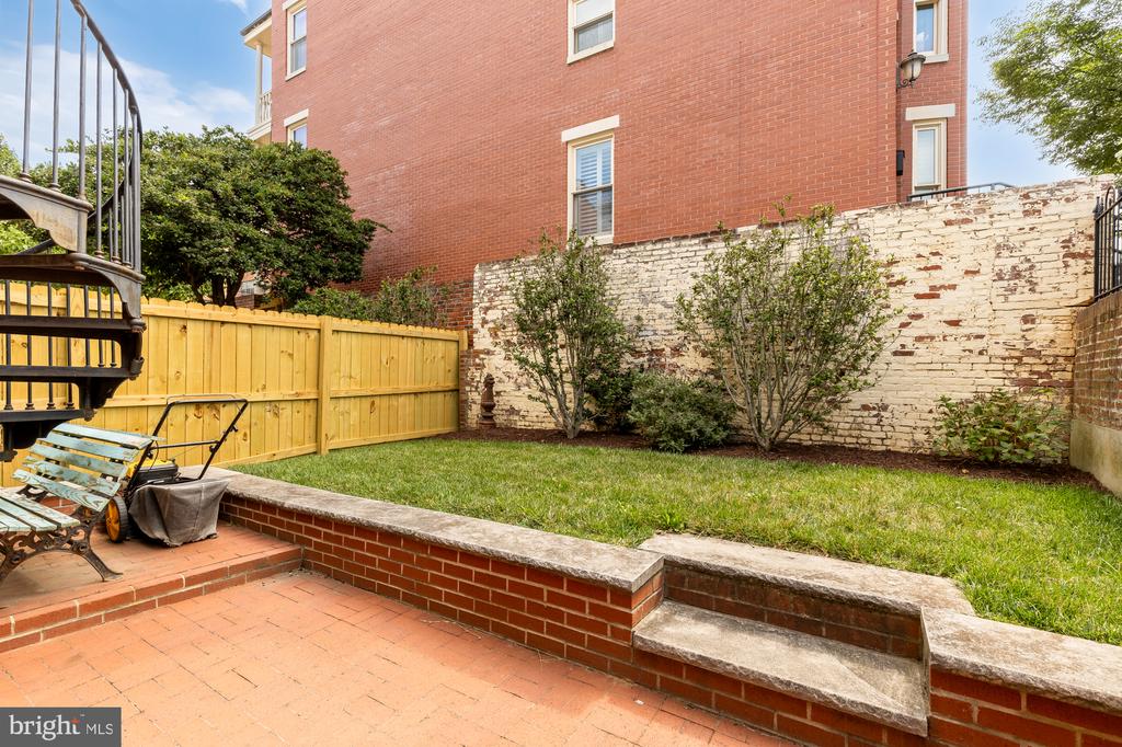 326 2ND STREET SE