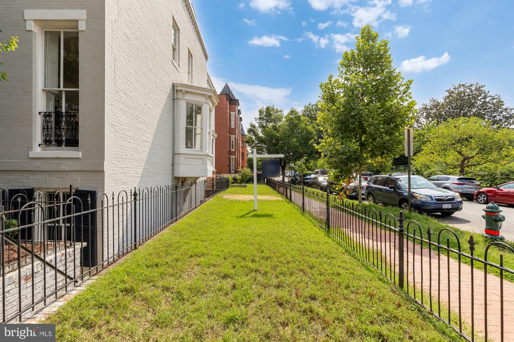 326 2ND STREET SE