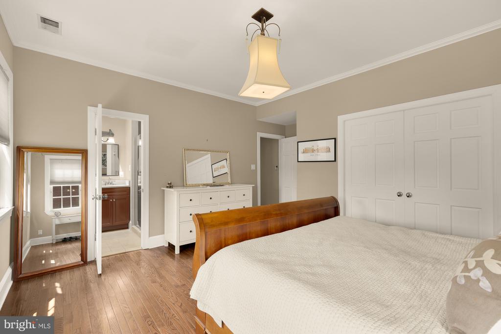 326 2ND STREET SE