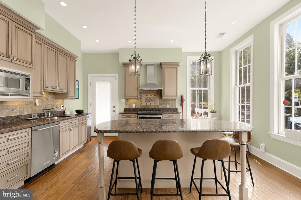 326 2ND STREET SE