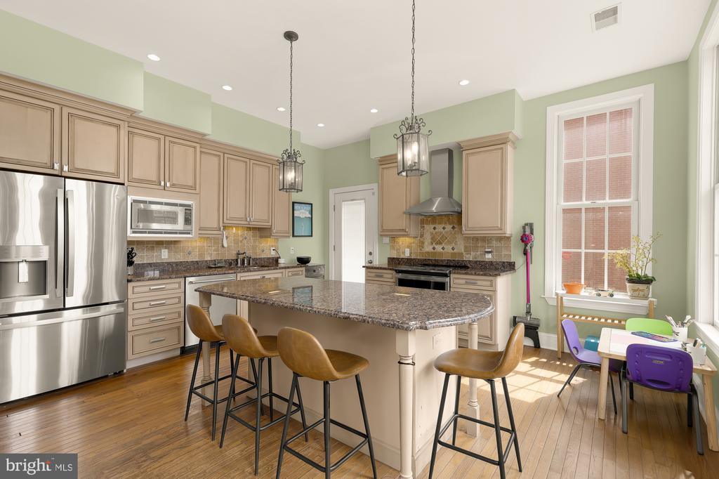 326 2ND STREET SE