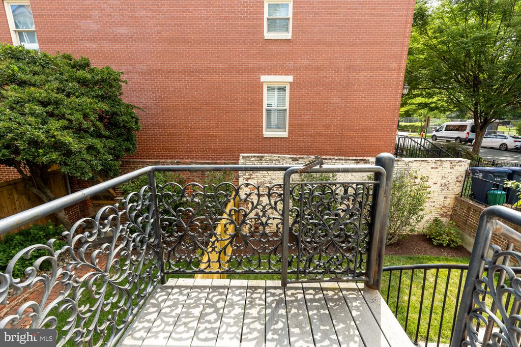 326 2ND STREET SE