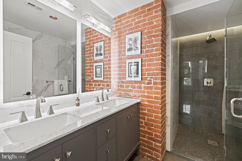 725 5TH STREET SE Unit: 23