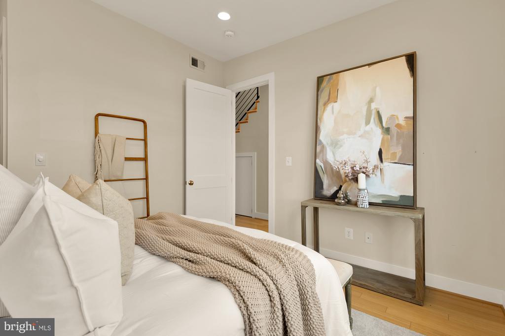 1923 12TH STREET NW Unit: 3