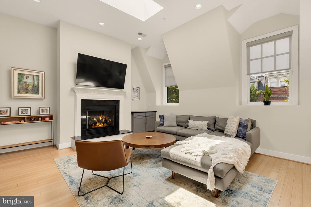 1923 12TH STREET NW Unit: 3