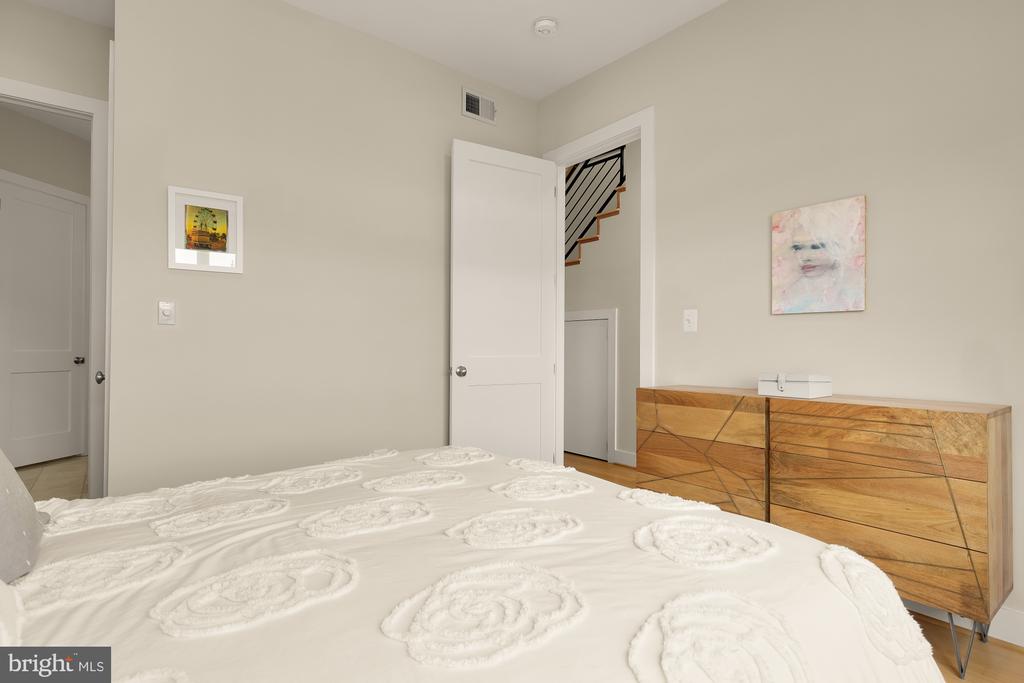 1923 12TH STREET NW Unit: 3