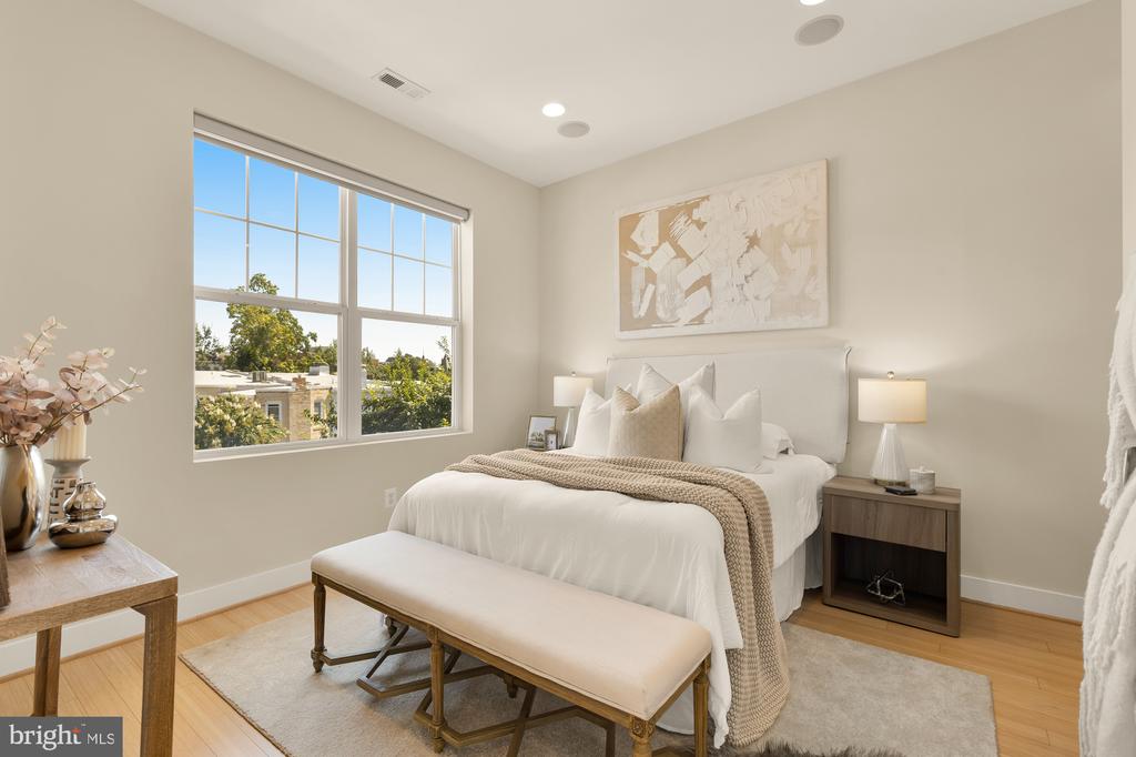 1923 12TH STREET NW Unit: 3