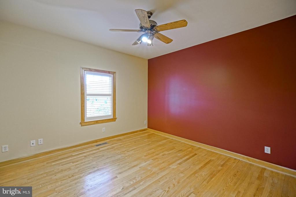 12 BLACK WALNUT COURT