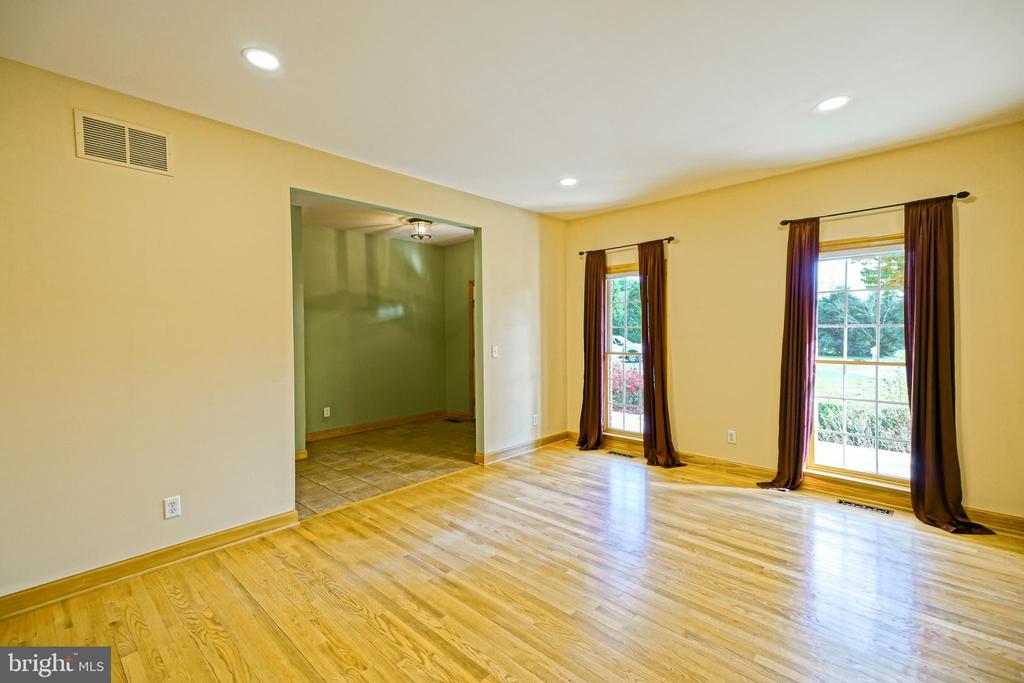 12 BLACK WALNUT COURT