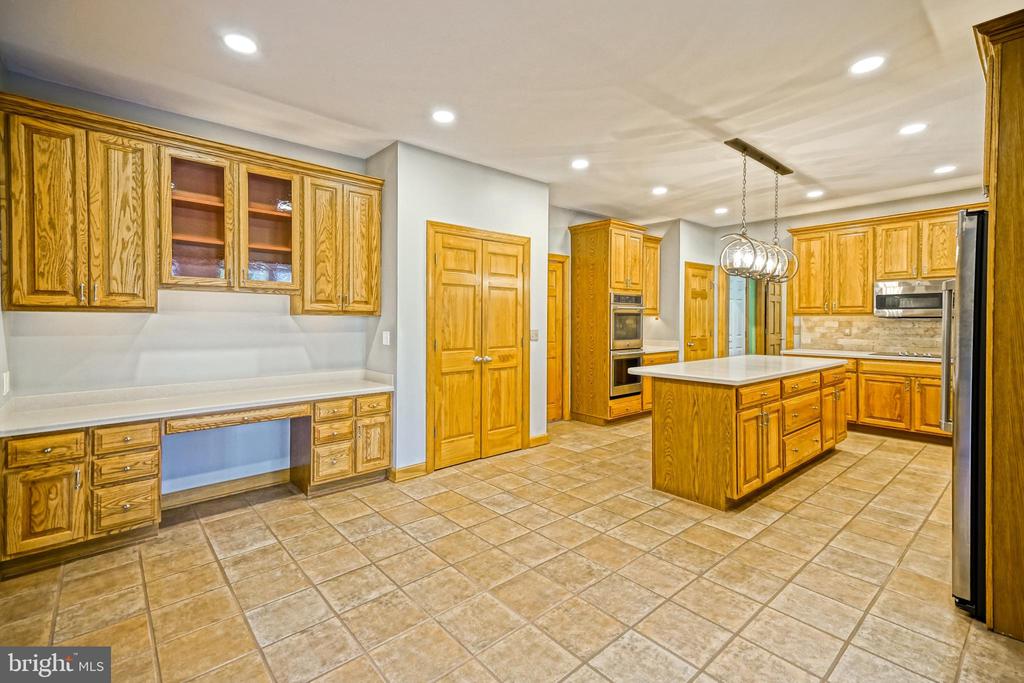 12 BLACK WALNUT COURT