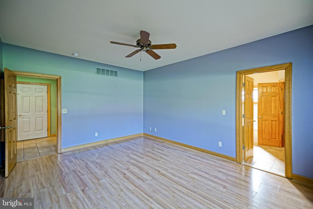 12 BLACK WALNUT COURT