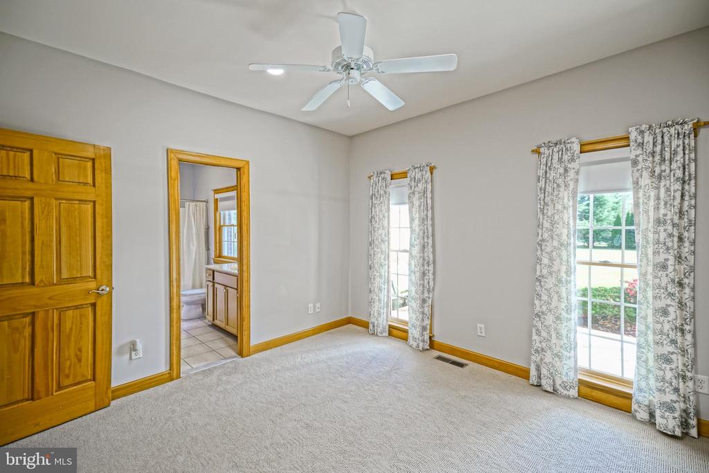 12 BLACK WALNUT COURT