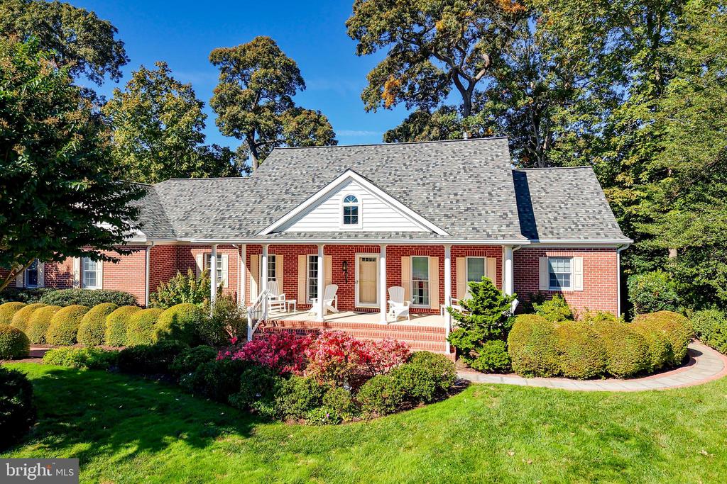 12 BLACK WALNUT COURT