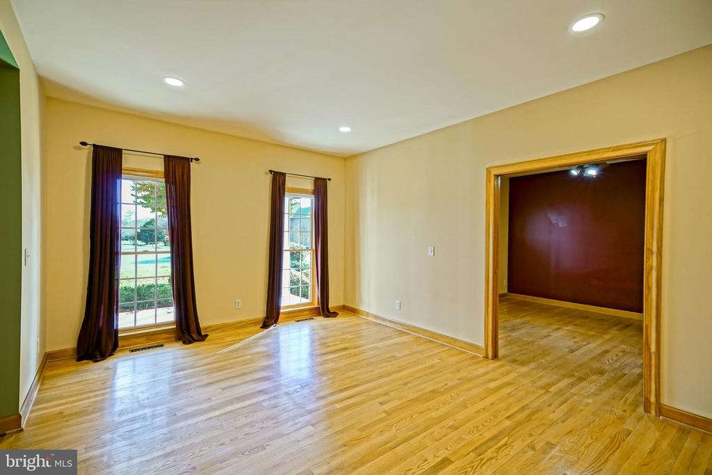 12 BLACK WALNUT COURT