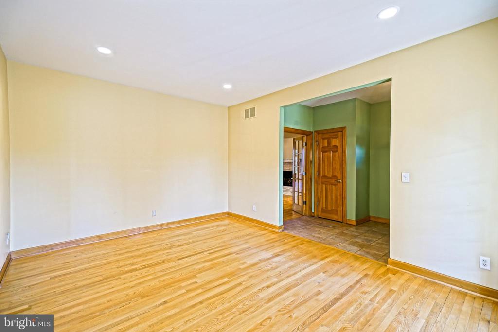 12 BLACK WALNUT COURT