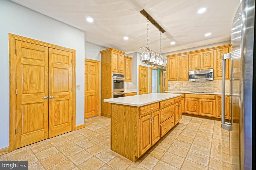 12 BLACK WALNUT COURT