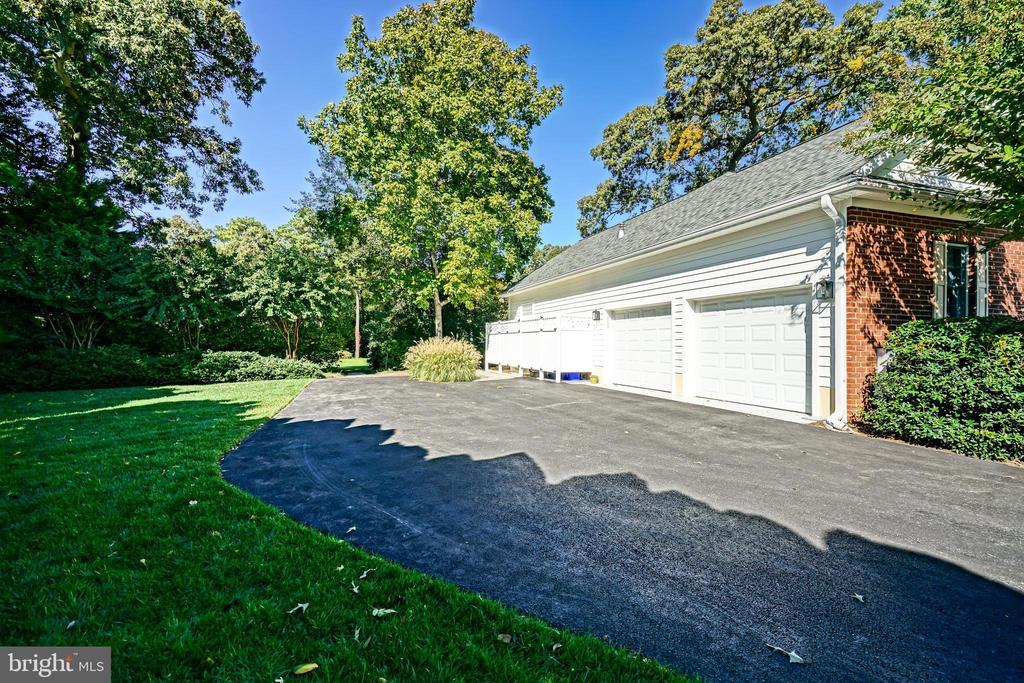 12 BLACK WALNUT COURT