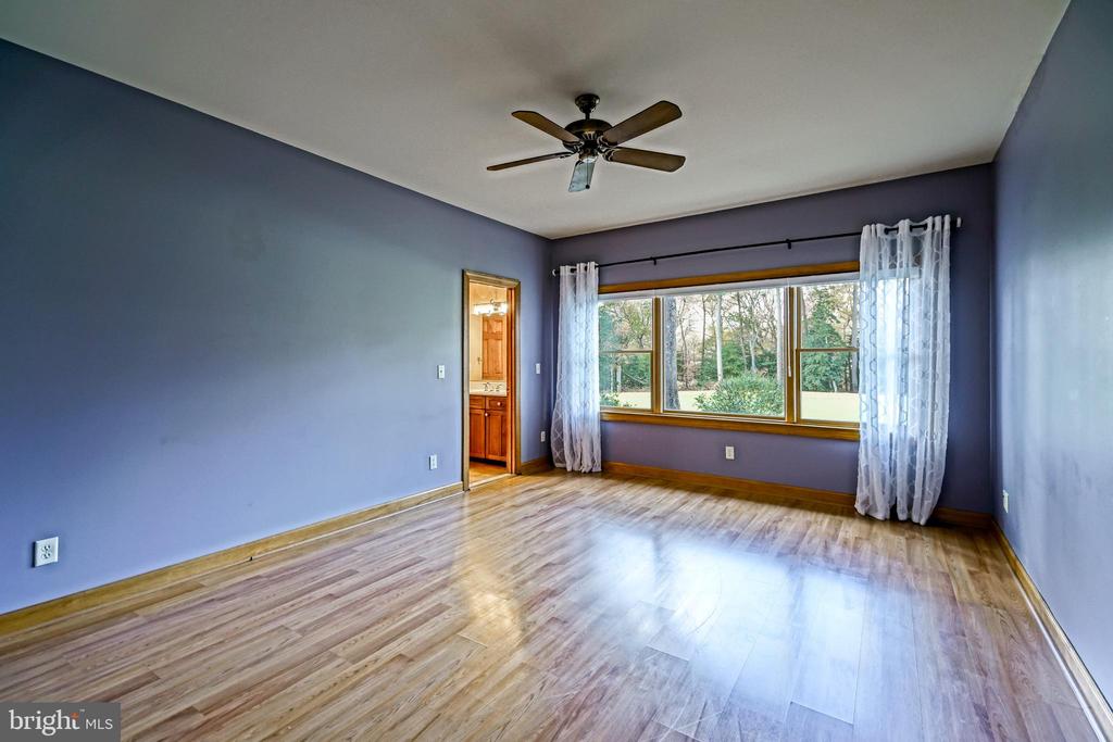12 BLACK WALNUT COURT