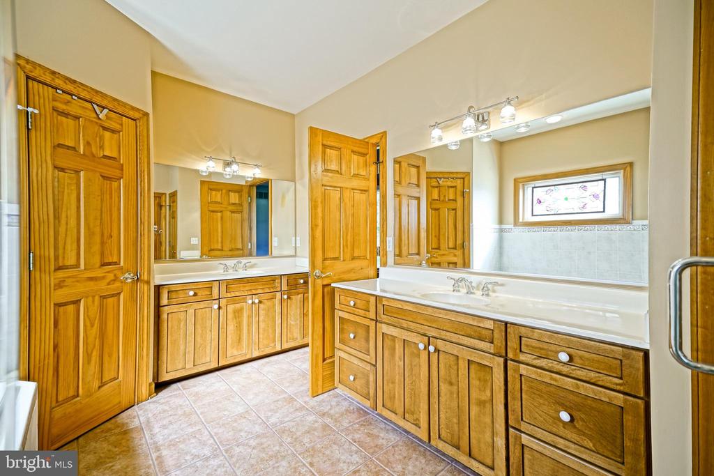 12 BLACK WALNUT COURT