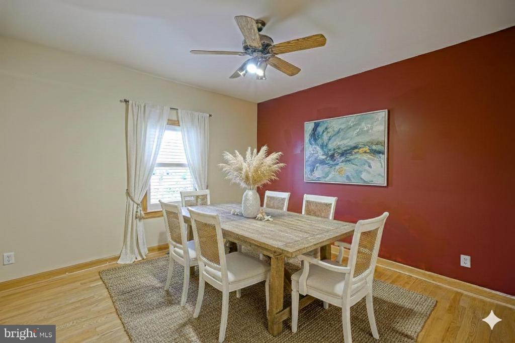 12 BLACK WALNUT COURT
