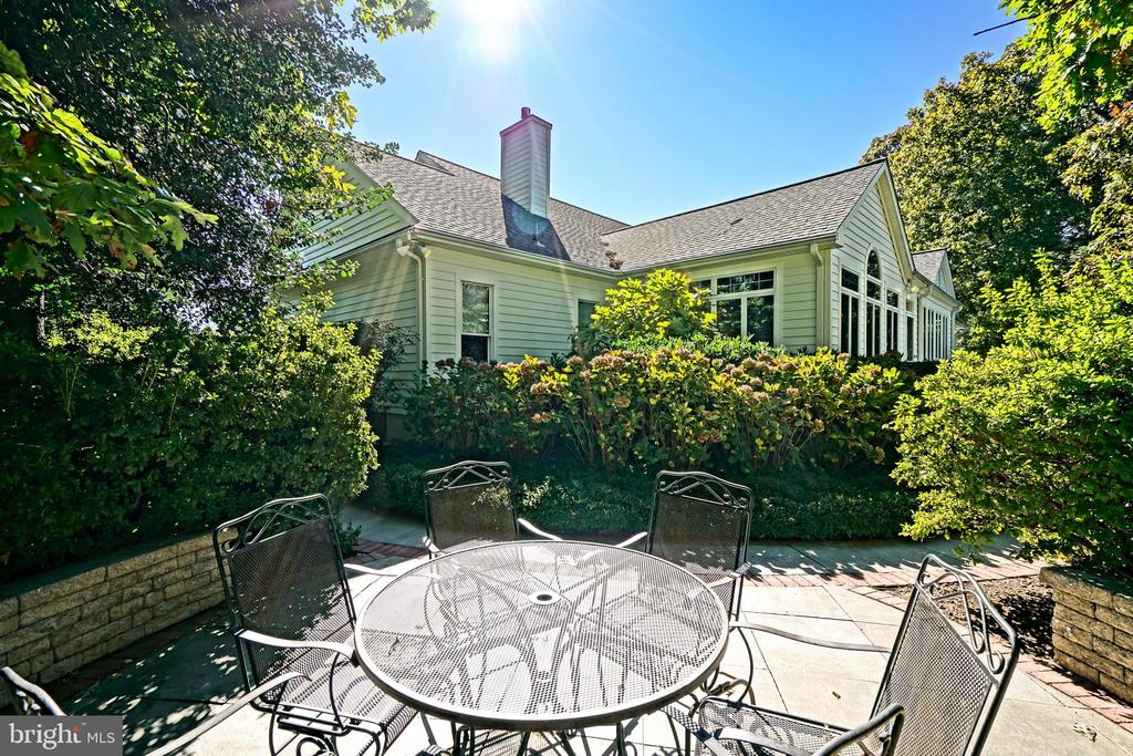 12 BLACK WALNUT COURT