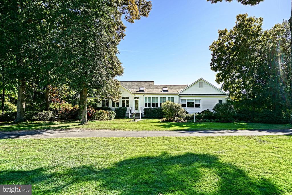 12 BLACK WALNUT COURT