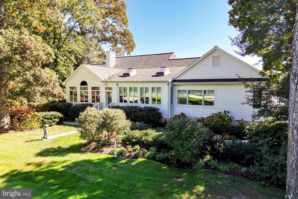 12 BLACK WALNUT COURT