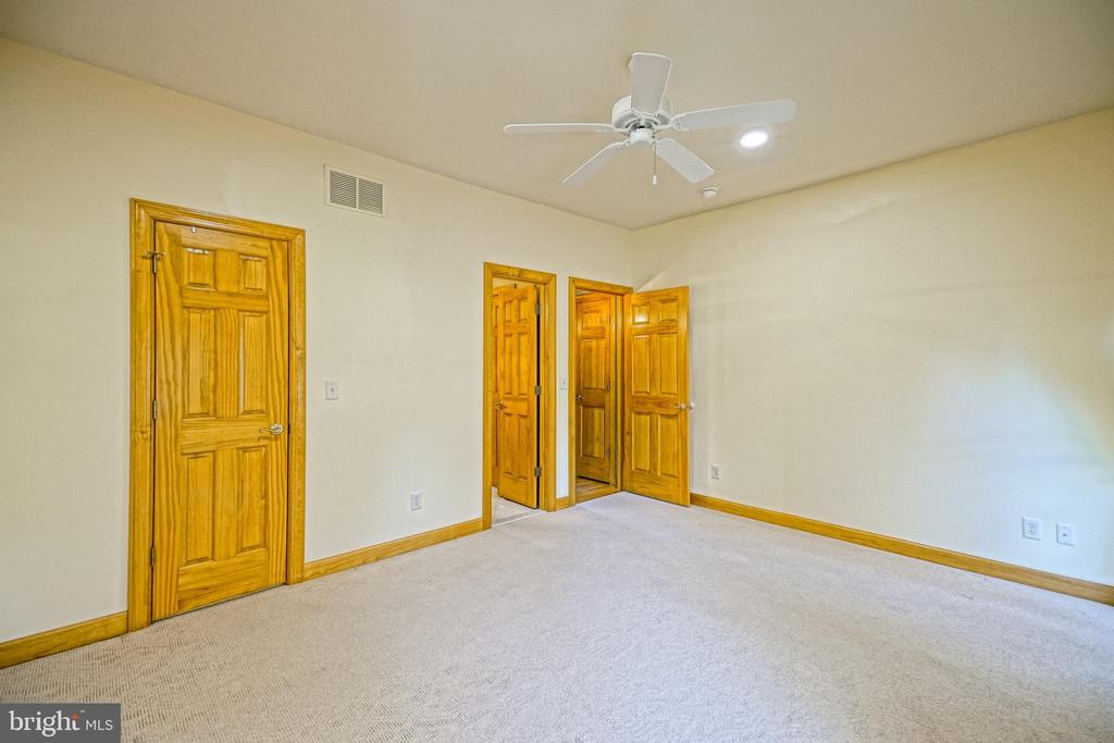12 BLACK WALNUT COURT