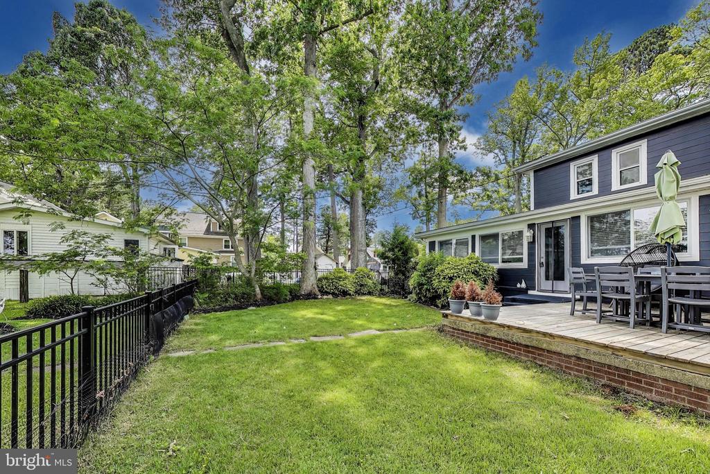 966 WALNUT AVENUE