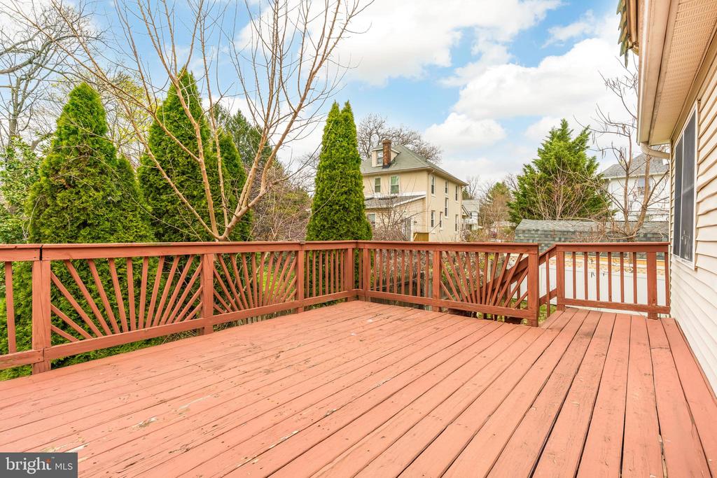 211 Harlem Ln