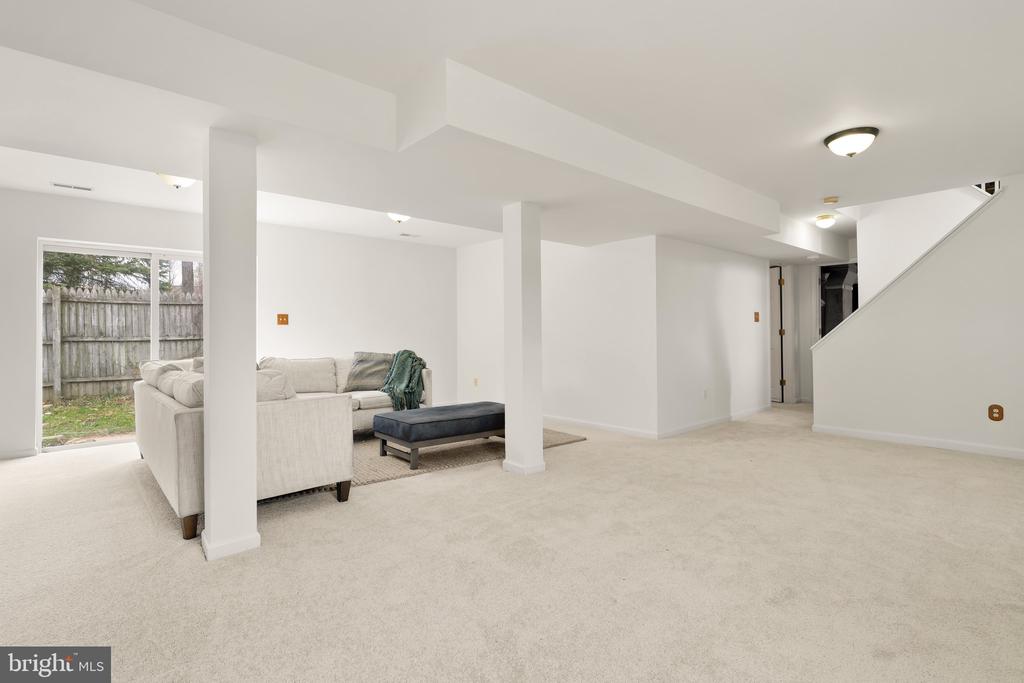 211 Harlem Ln