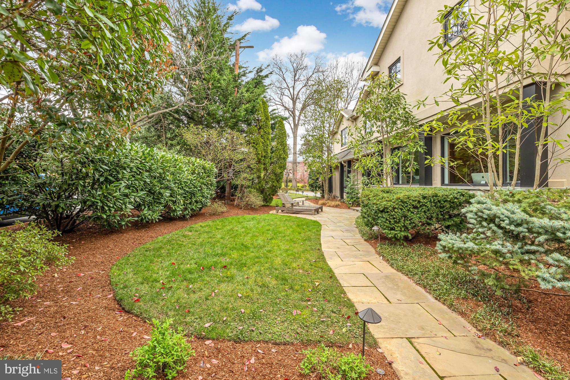 5010 Edgemoor Ln