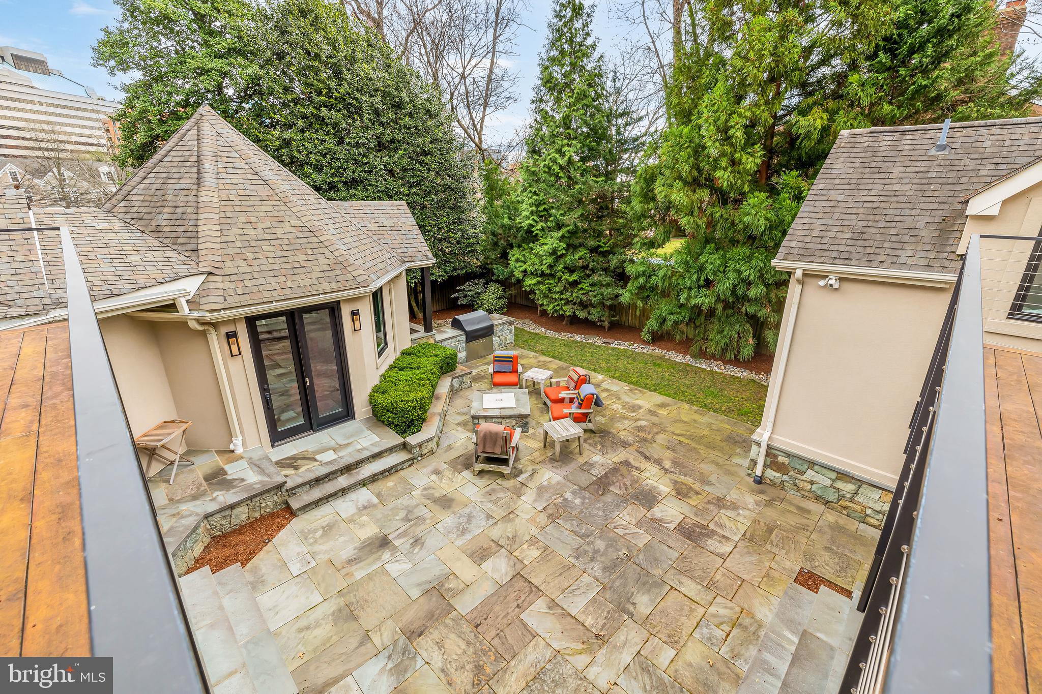 5010 Edgemoor Ln