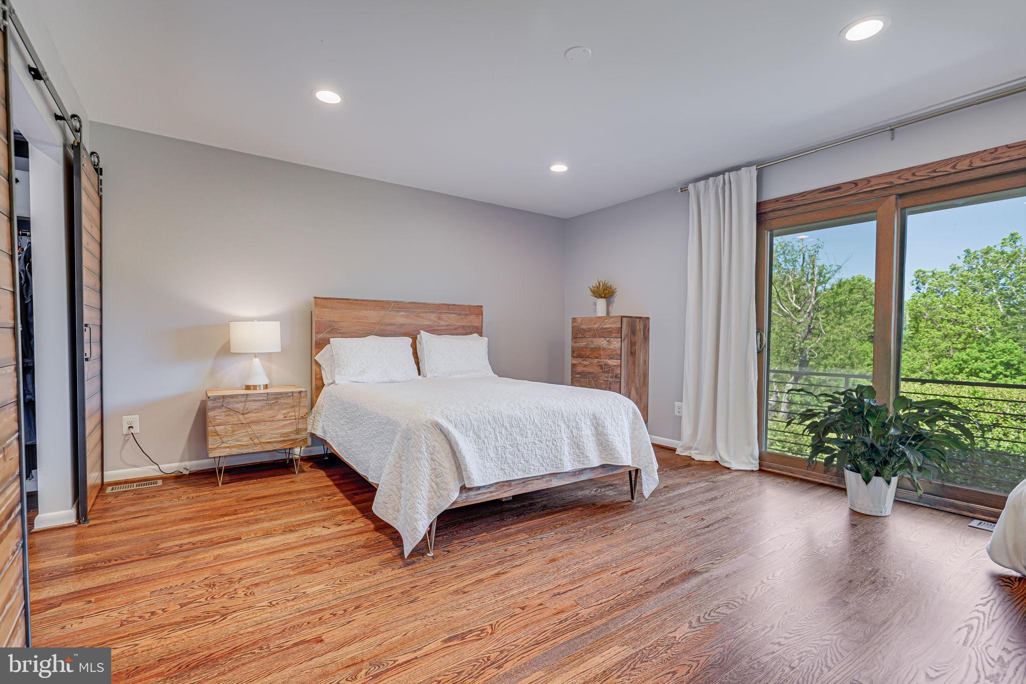 3137 Brooklawn Ter