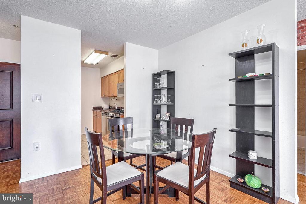 4801 FAIRMONT AVE #904