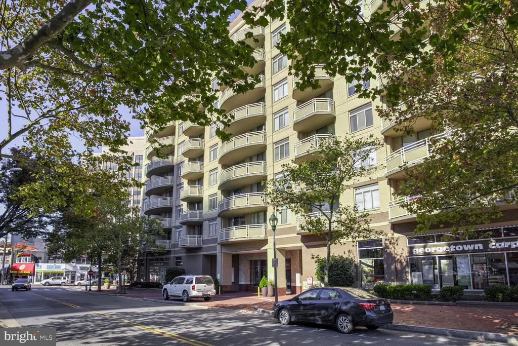 4801 FAIRMONT AVE #904