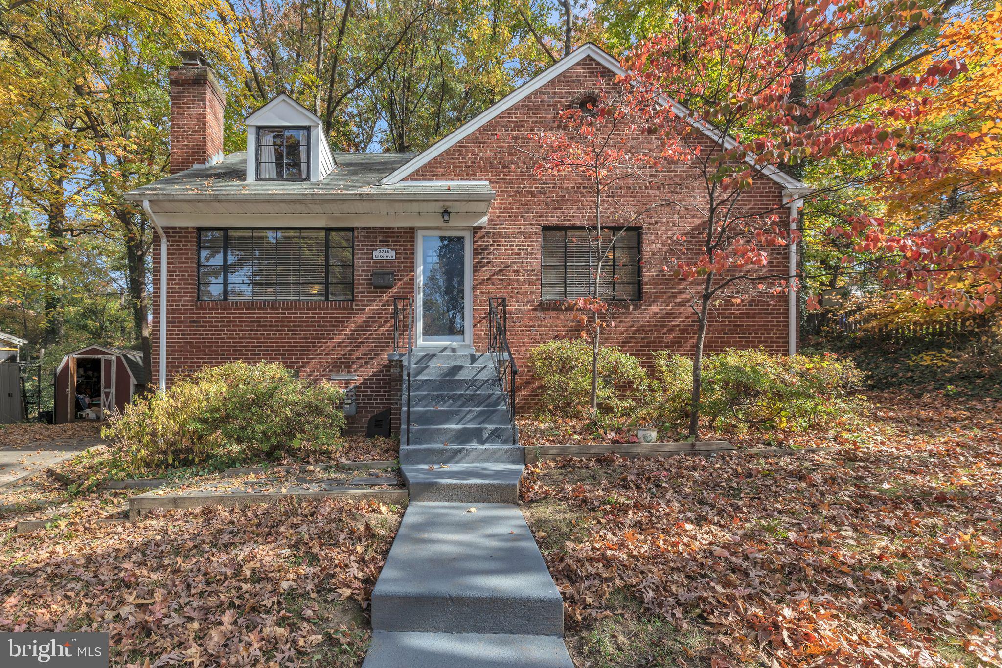 2713 Lake Ave