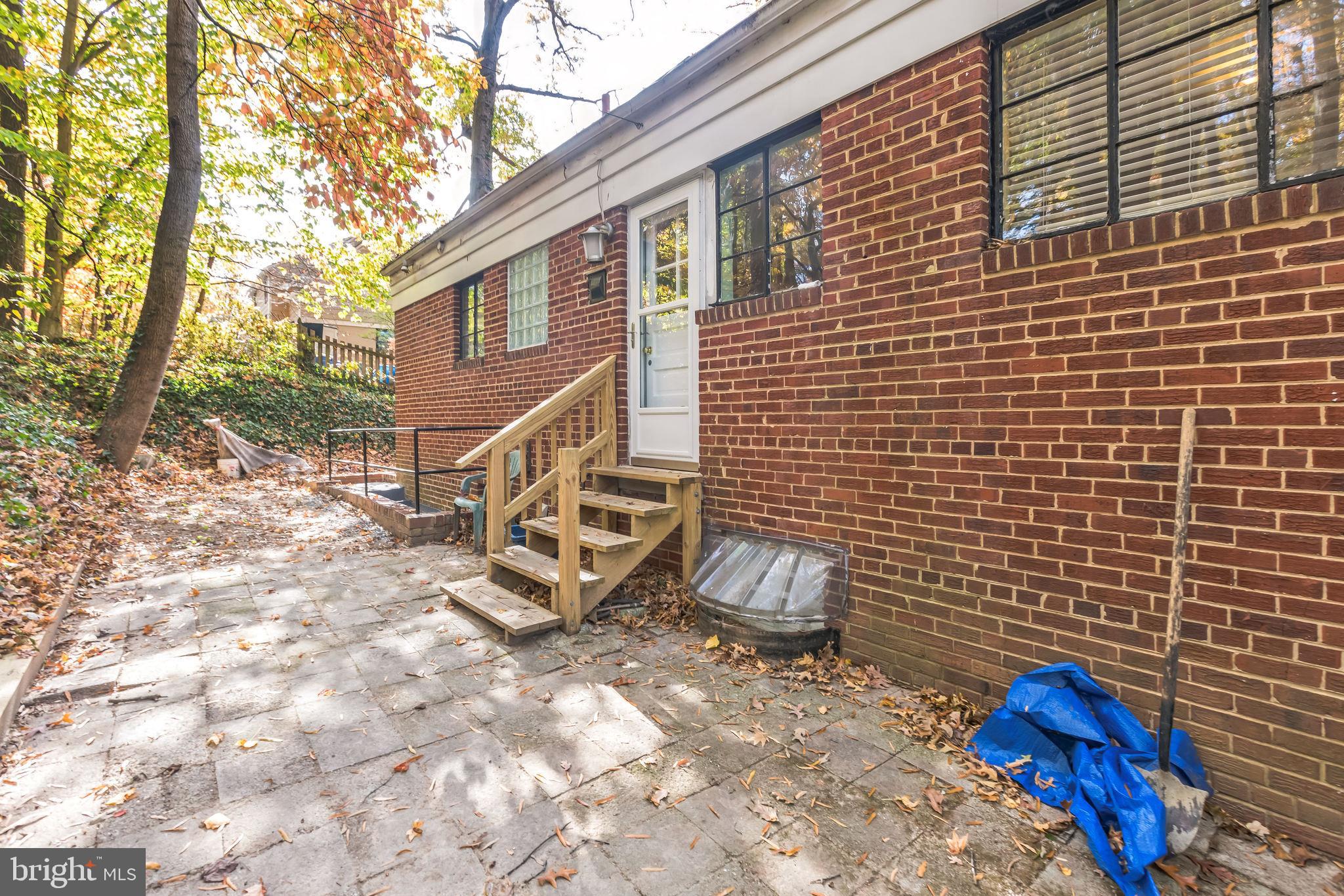 2713 Lake Ave