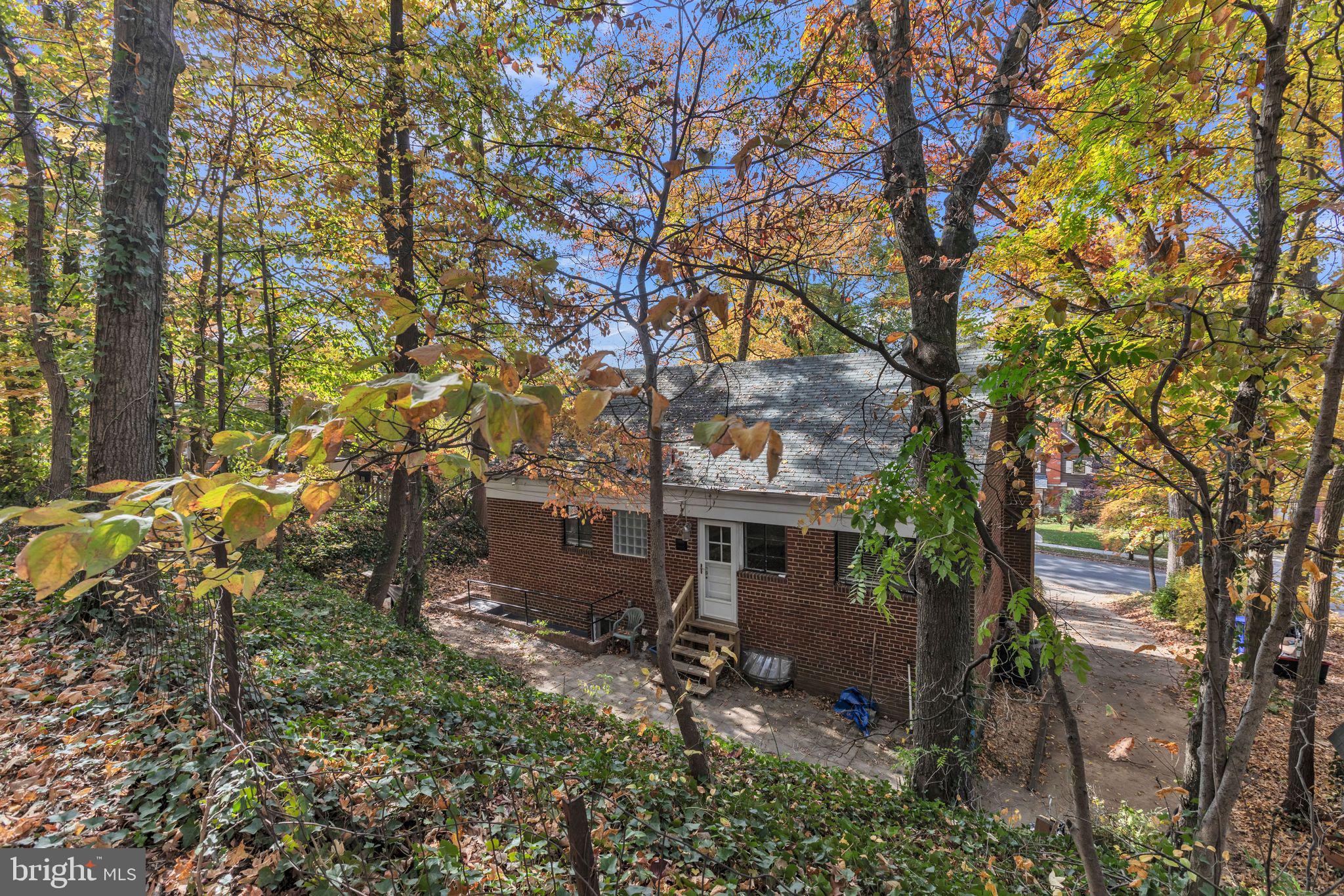 2713 Lake Ave