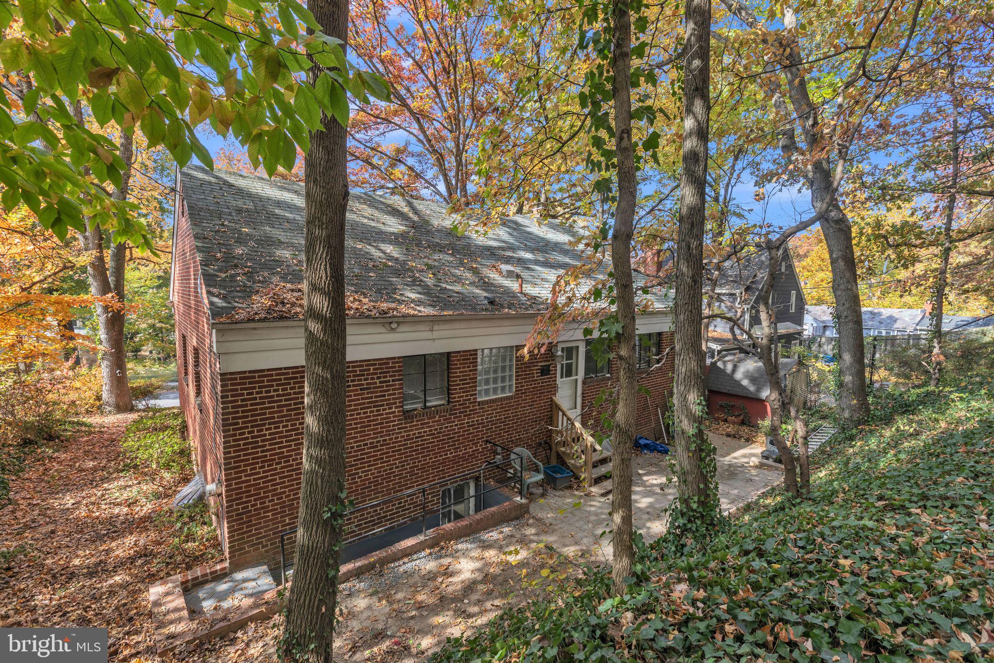 2713 Lake Ave