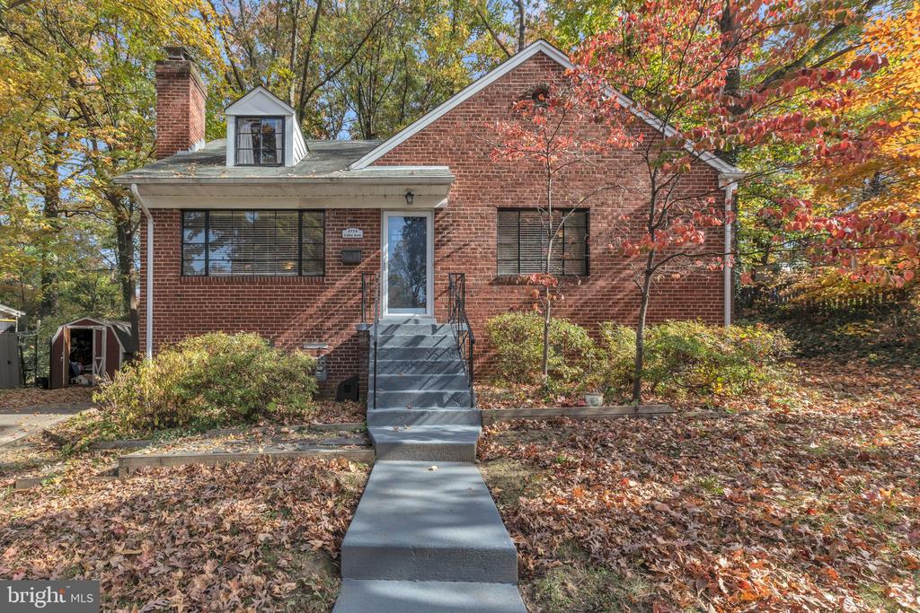 2713 Lake Ave