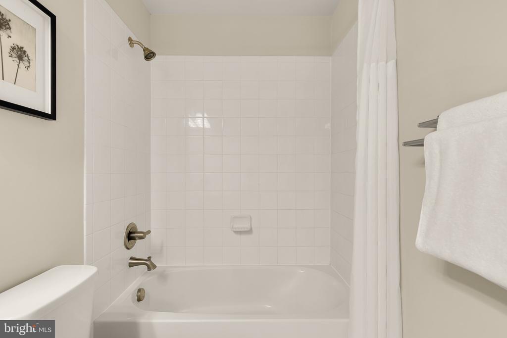 5311 STREAM BANK LANE