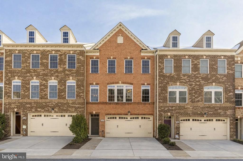 5311 STREAM BANK LANE