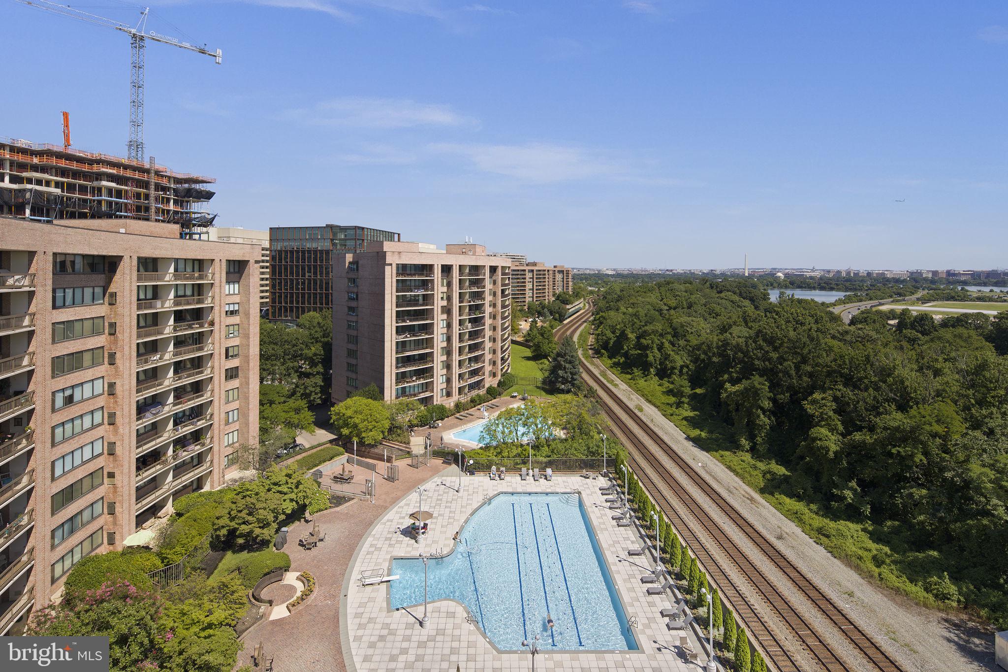 1805 Crystal Dr #213s