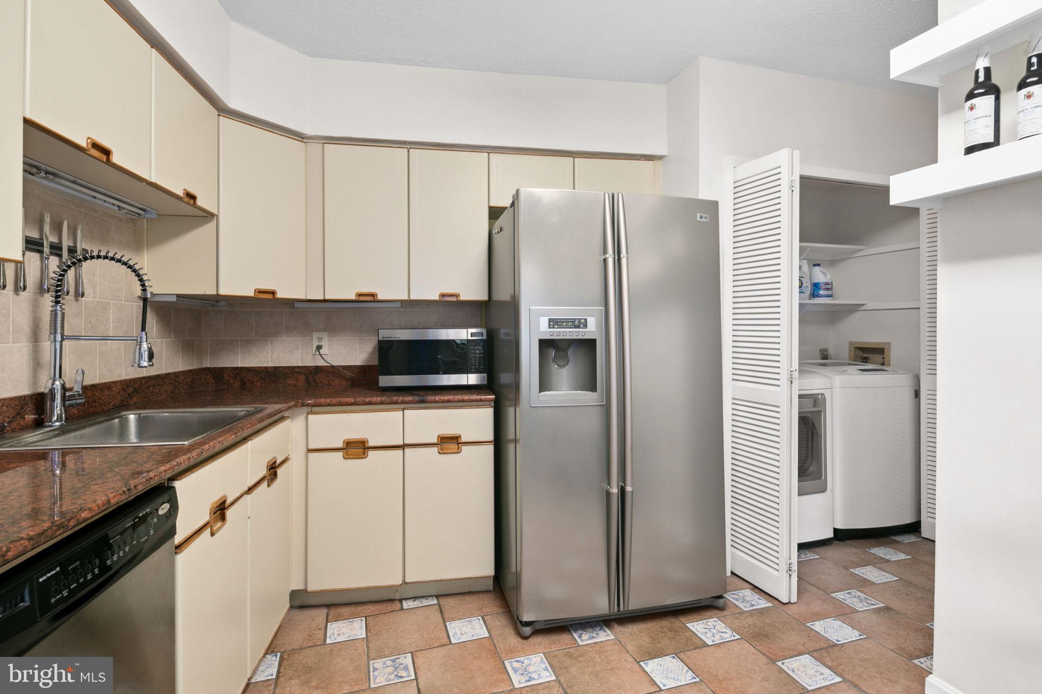 1805 Crystal Dr #213s