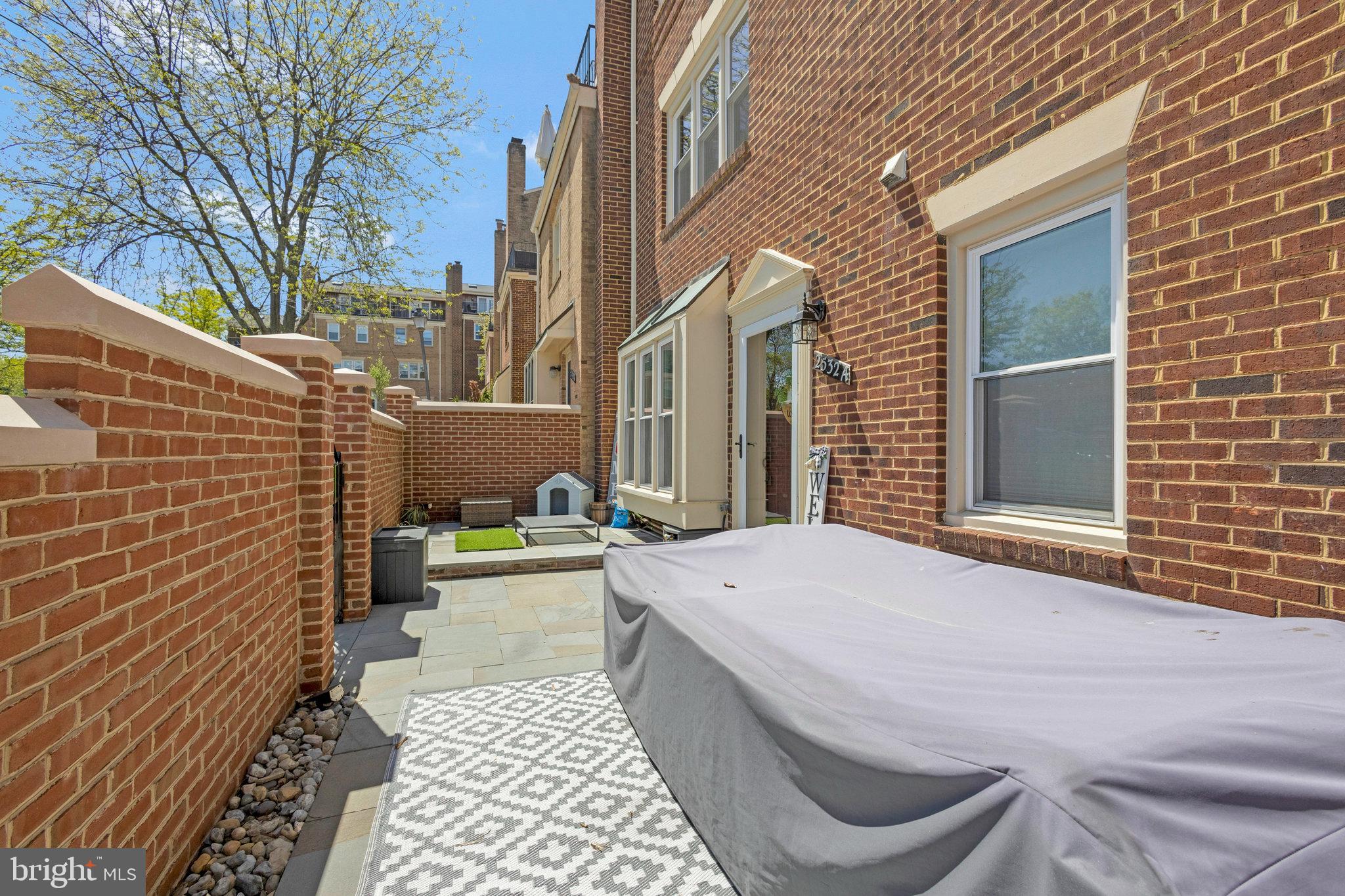 2532 Fairfax Dr