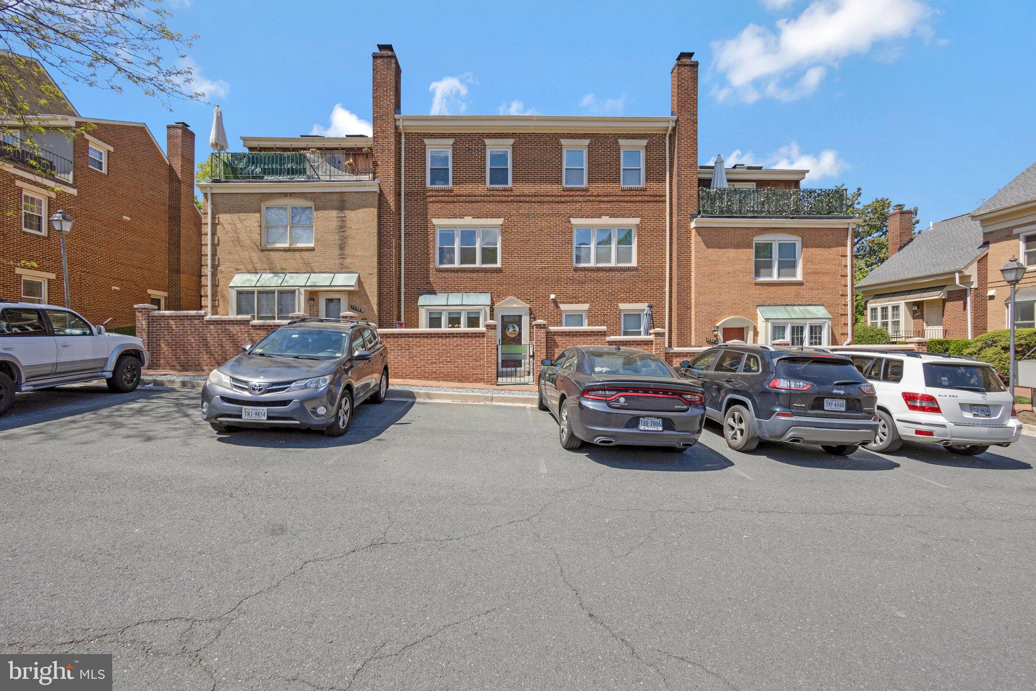 2532 Fairfax Dr
