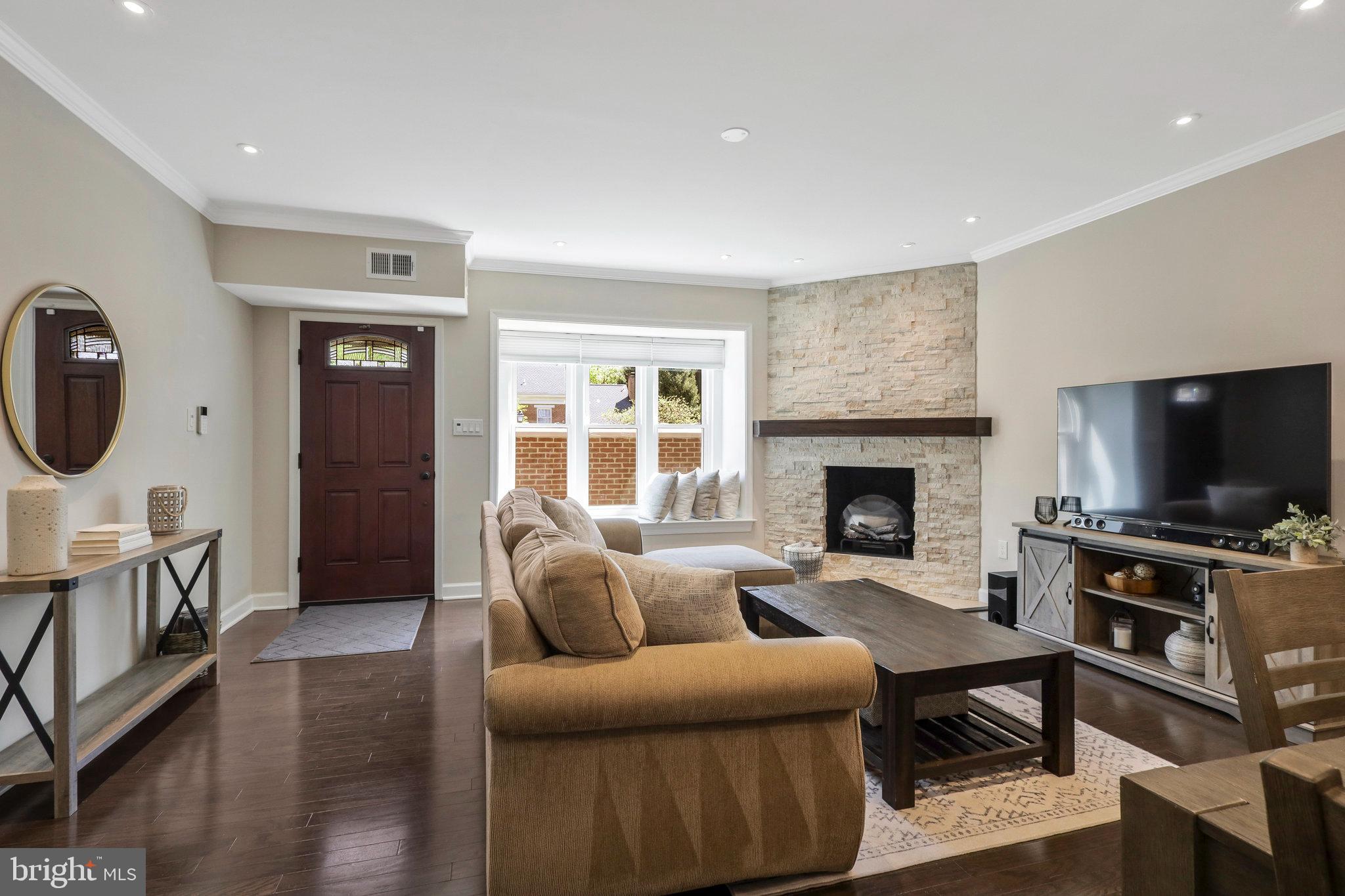 2532 Fairfax Dr