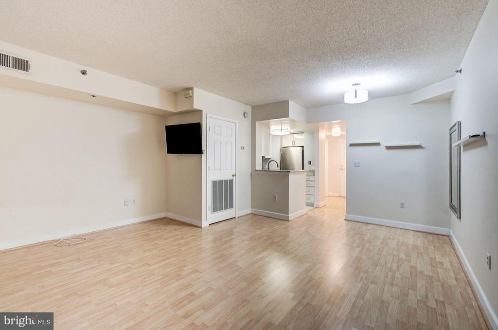 1050 N TAYLOR ST #1-213